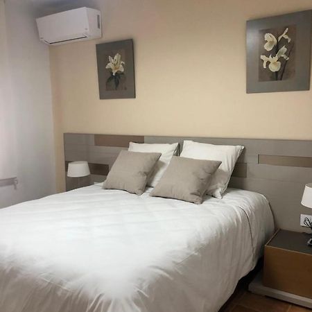 Piso Nuevo Plaza De La Constitucion Sta Cruz De La Zarza Apartment Santa Cruz de la Zarza Bagian luar foto