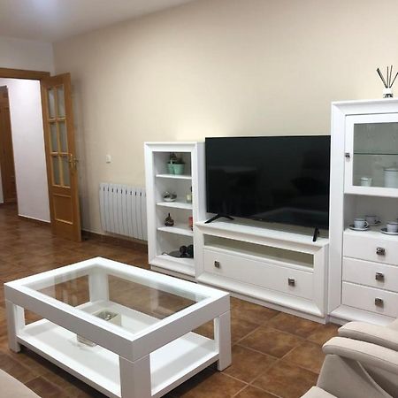 Piso Nuevo Plaza De La Constitucion Sta Cruz De La Zarza Apartment Santa Cruz de la Zarza Bagian luar foto