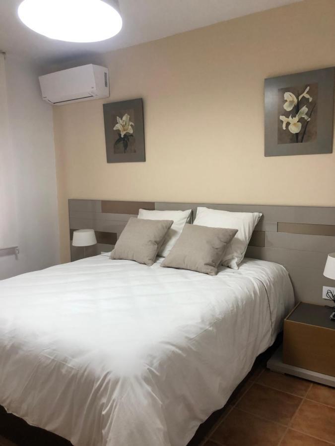Piso Nuevo Plaza De La Constitucion Sta Cruz De La Zarza Apartment Santa Cruz de la Zarza Bagian luar foto