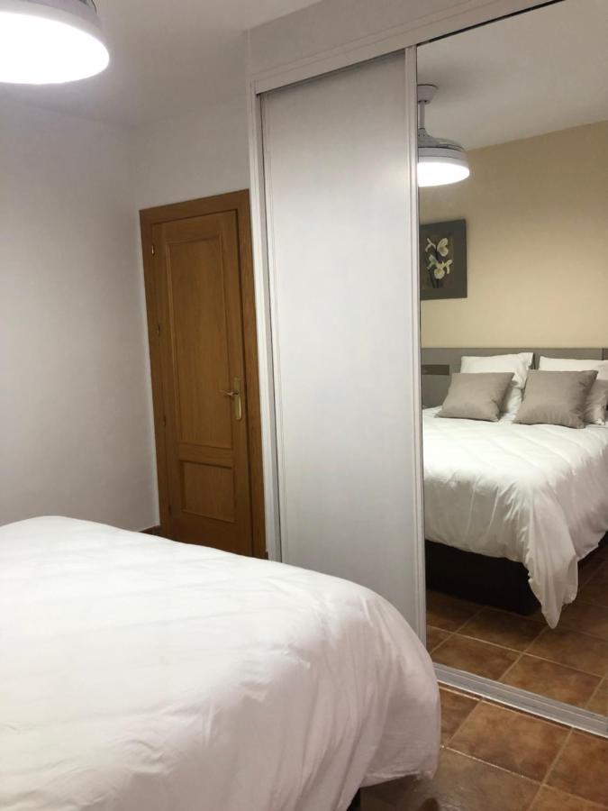 Piso Nuevo Plaza De La Constitucion Sta Cruz De La Zarza Apartment Santa Cruz de la Zarza Bagian luar foto