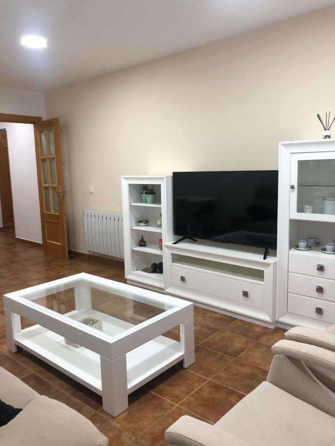 Piso Nuevo Plaza De La Constitucion Sta Cruz De La Zarza Apartment Santa Cruz de la Zarza Bagian luar foto